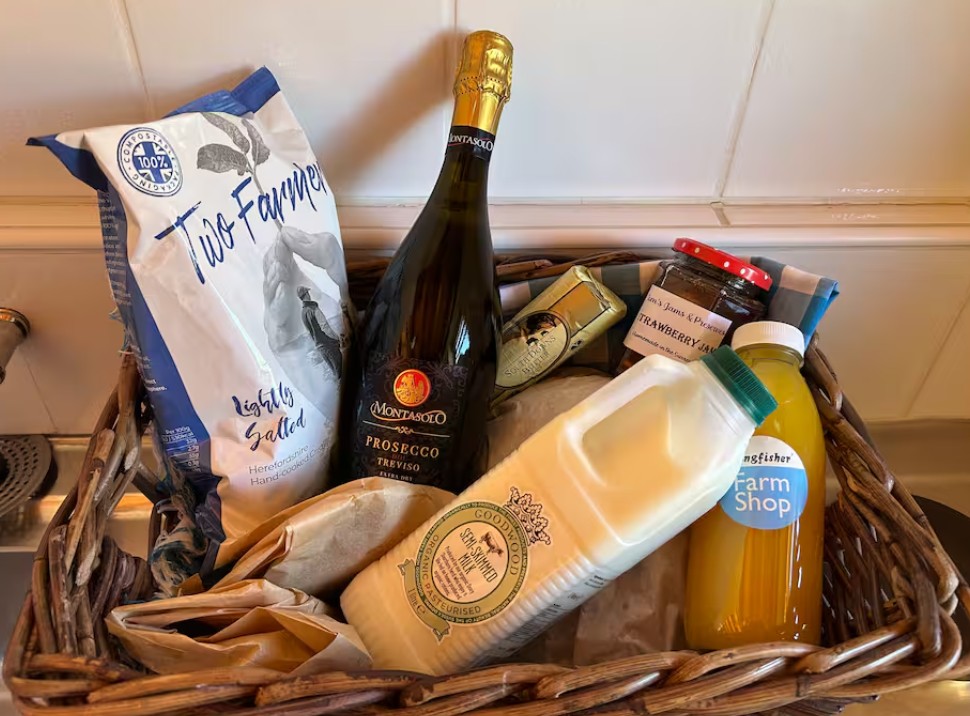 Welcome basket with local bread, jam, freshly squeezed orange juice, milk and a bottle of prosecco